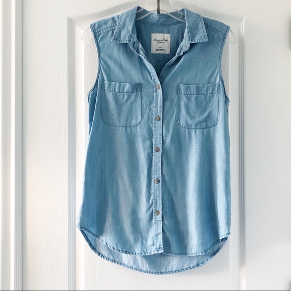 American Eagle Outfitters Tops - American Eagle chambray button sleeveless top
